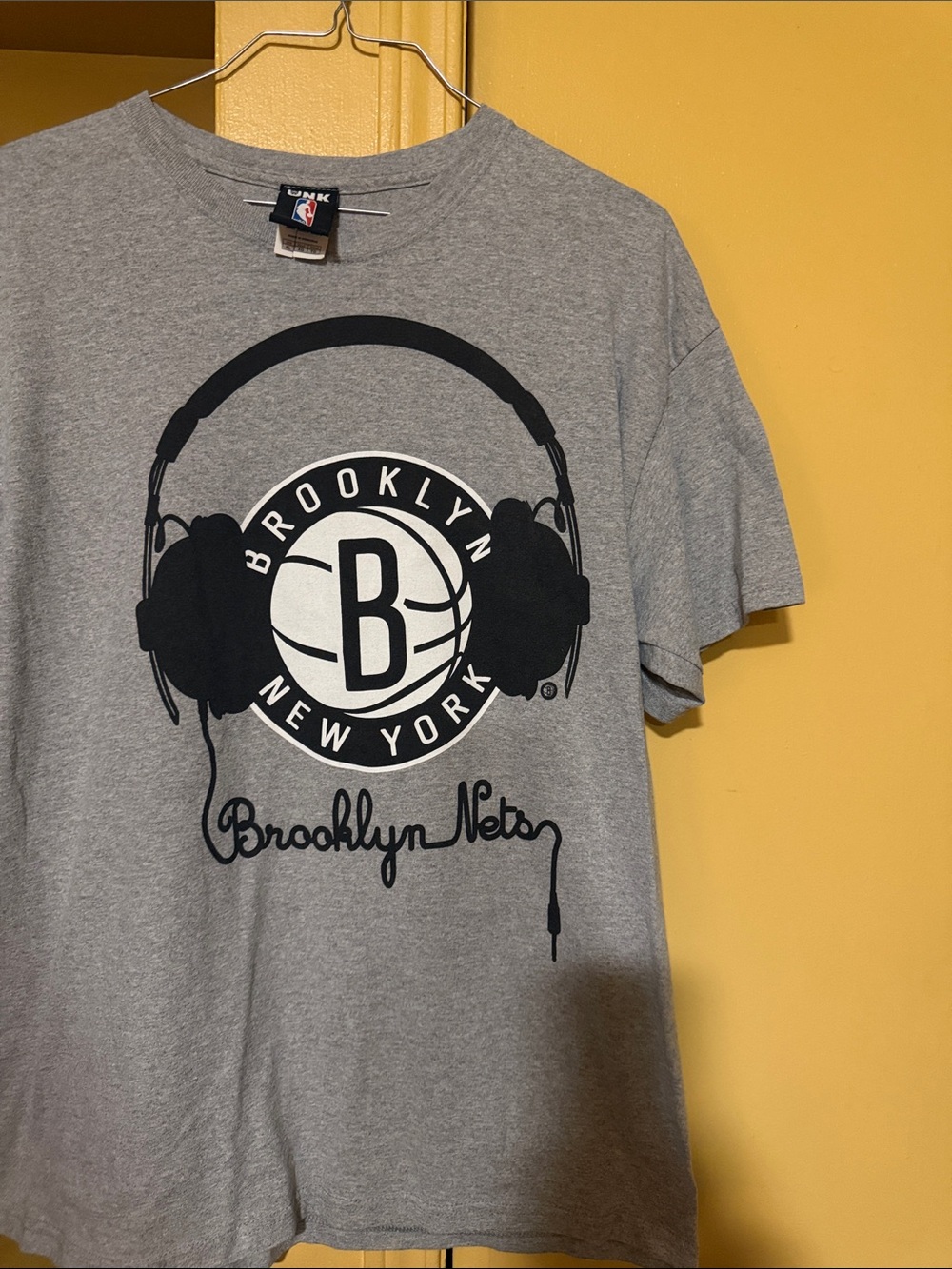 NBA Brooklyn Nets Gray & Black Headphone Logo Tee